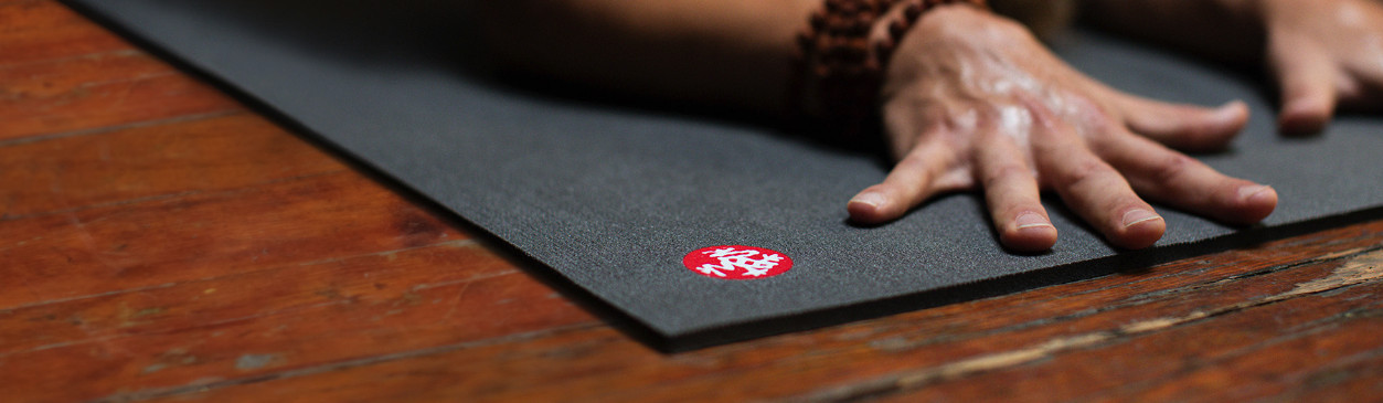 Best Travel Yoga Mat I've Found: Manduka eKO Superlite Review - Nomadic  Hustle