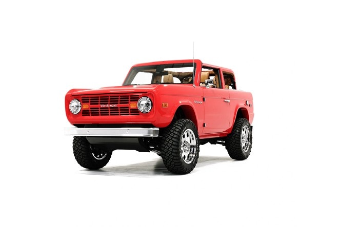 The Importance of Side Steps for Jeep Wrangler: A Look at Hooke Road’s Unmatched Quality Vintage Modern SUV shown in custom paint, with modern safety and personalization.