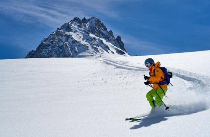 The Cold-Weather Checklist for Keeping Your Electronics Alive on Your Next Ski Trip Screenshot 2025 12 06 130549